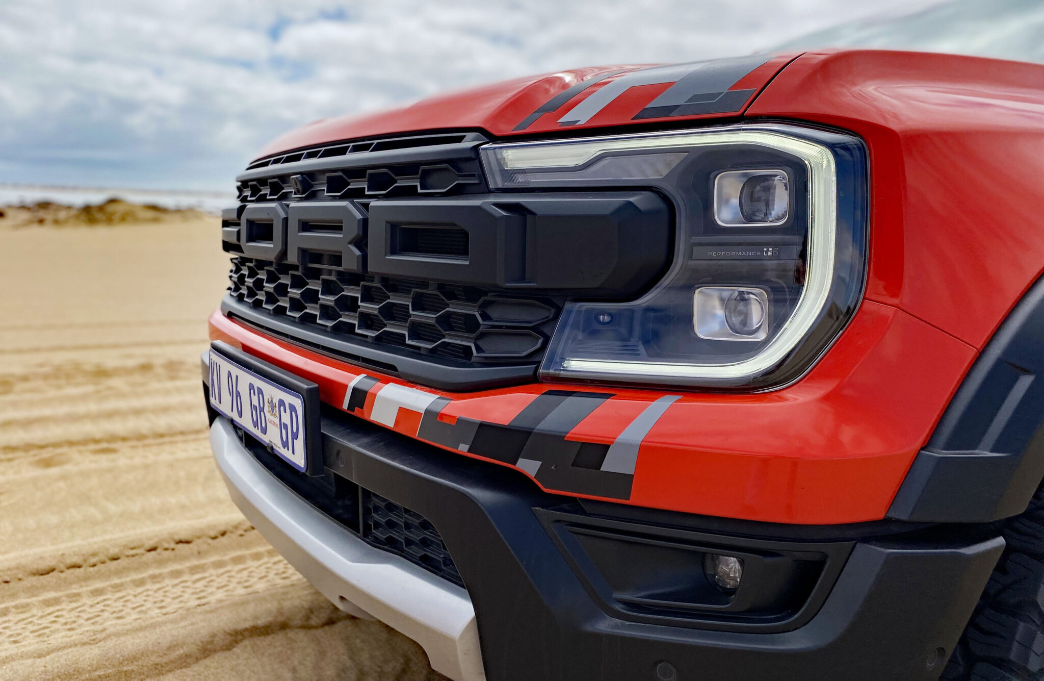 Destroying dunes in the new Ford Ranger Raptor – TopAuto