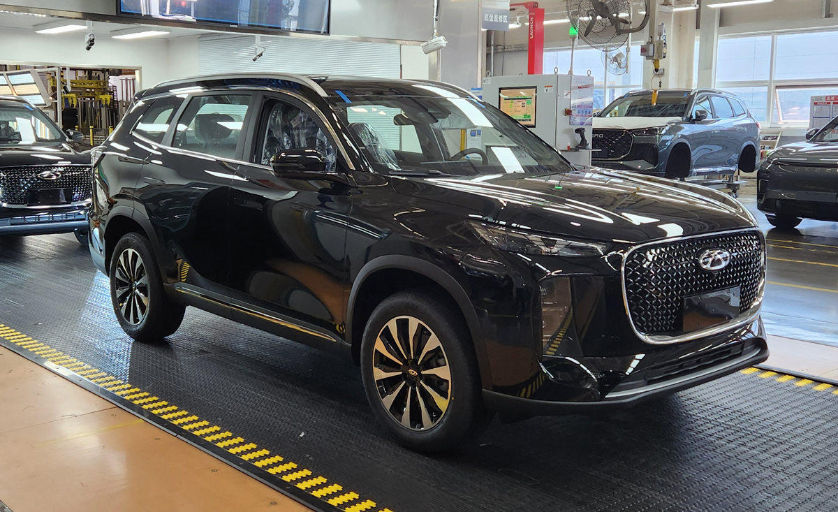 Inside a Chery factory in China - Photos
