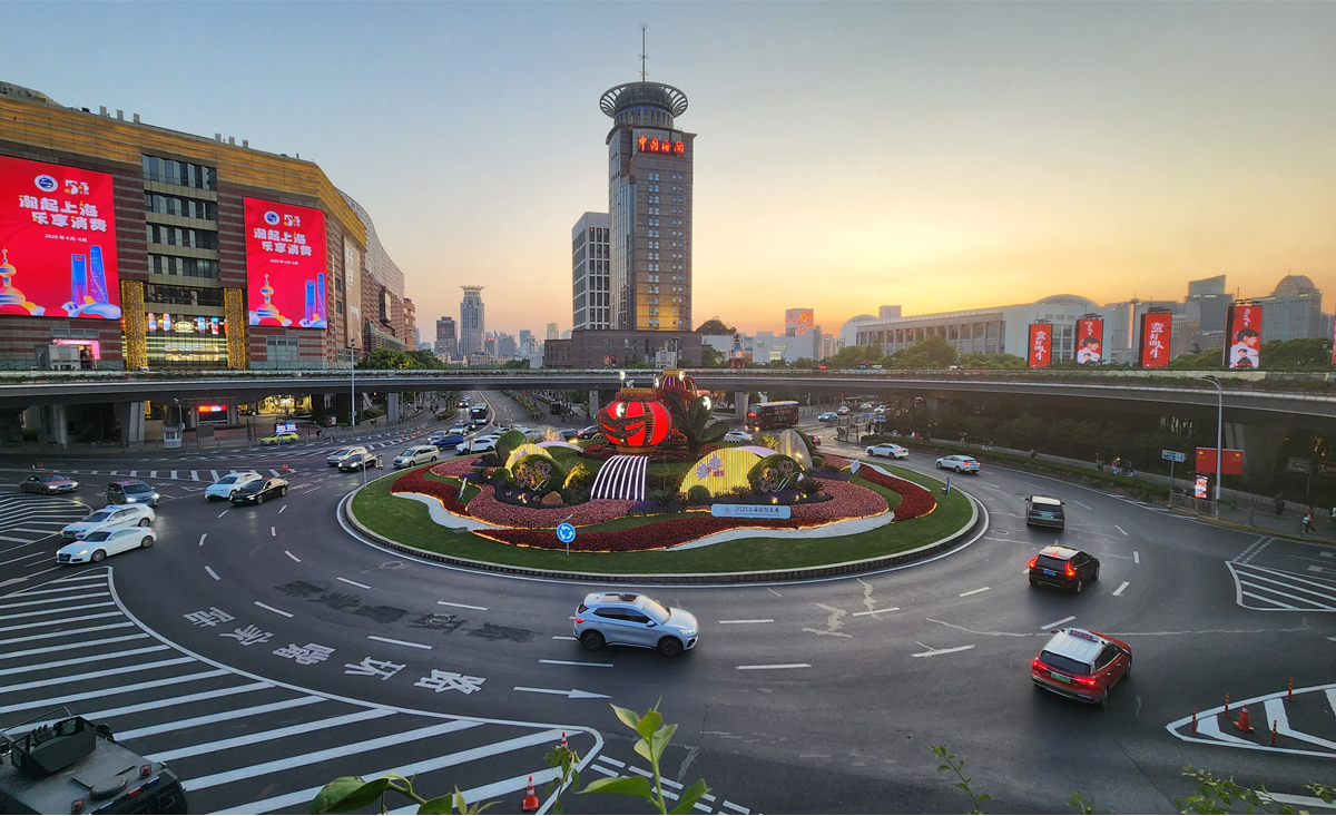 What you'll see on the streets in China - Photos