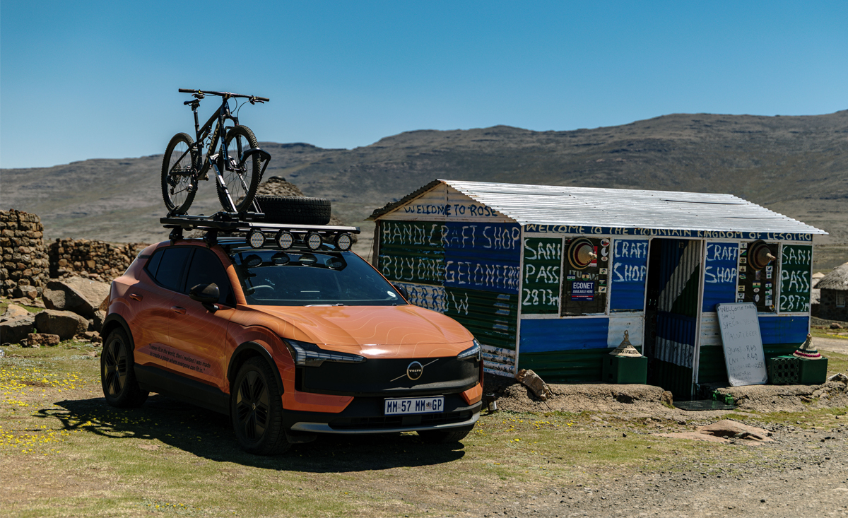 2025-Volvo-EX30-Cross-Country-