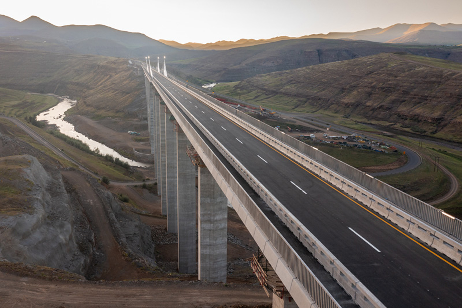 New R4.2-billion bridge now open - Photos